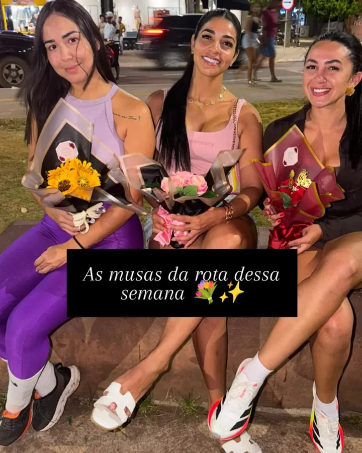 Clientes com diferentes buquês preparados pela Zadoni