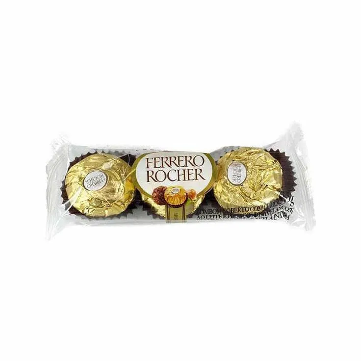 Pacote com três chocolates Ferrero Rocher para presente