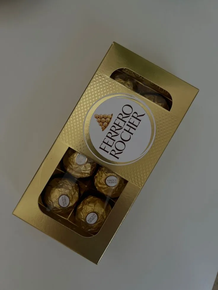 Caixa de Ferrero Rocher com quatro chocolates para presente