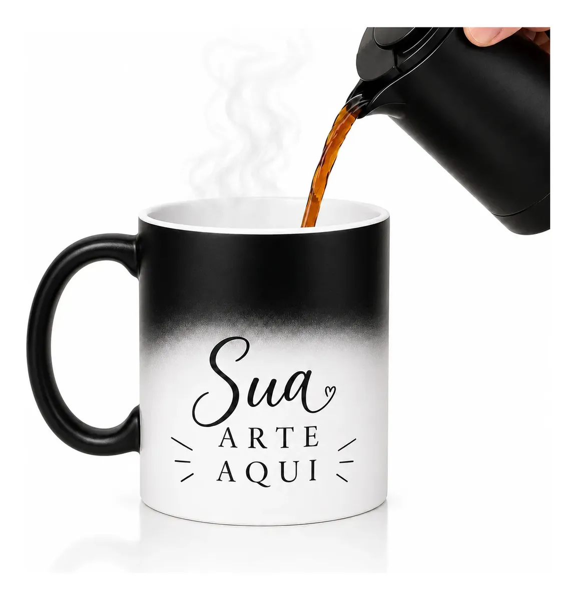 Caneca mágica preta personalizada revelando a arte ao receber bebida quente