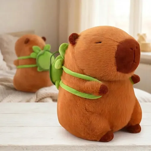 Pelúcia Capivara Filó marrom com acessório verde