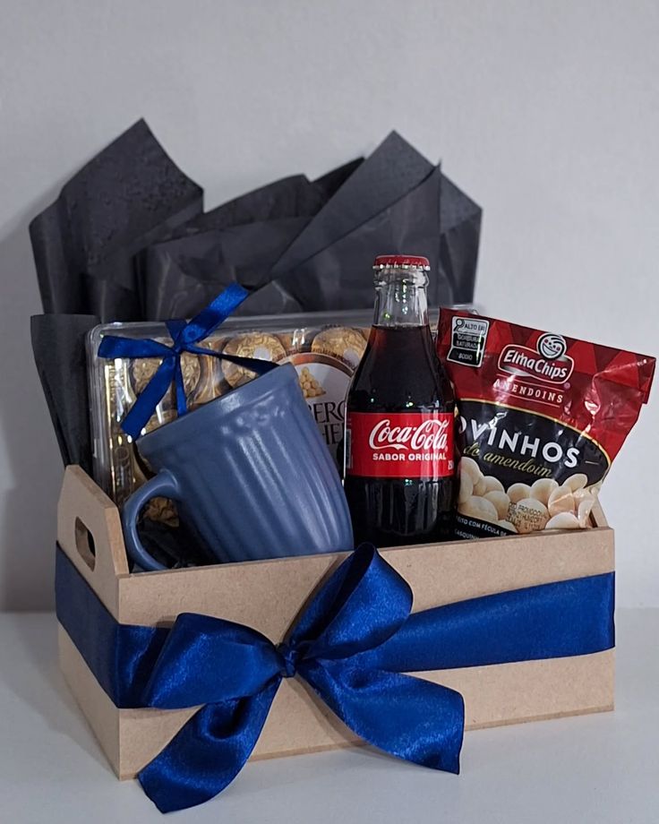 Cesta personalizada com itens selecionados para presente