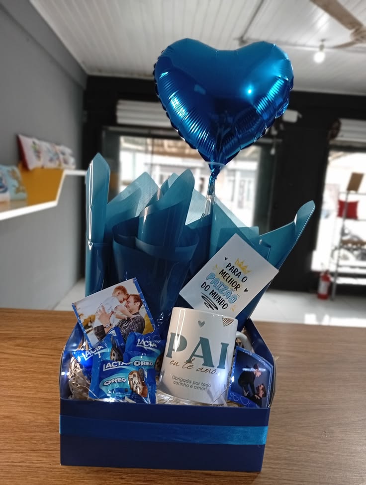 Cesta de presente personalizada com composição consultada pelo WhatsApp